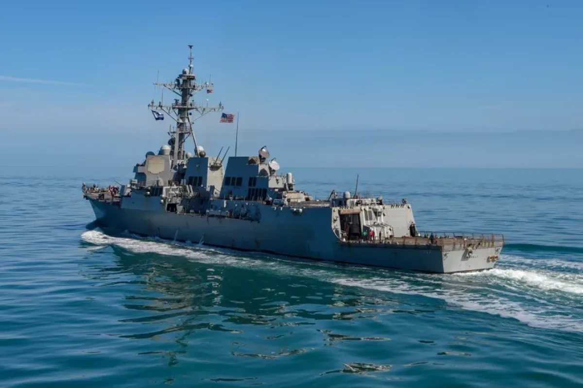 US Navy ships cross Strait of Hormuz without Iran coordination