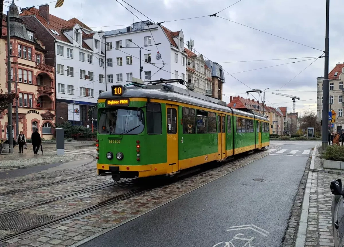 Ukrainian couple assaulted on tram in Poland, suspects arrested VIDEO