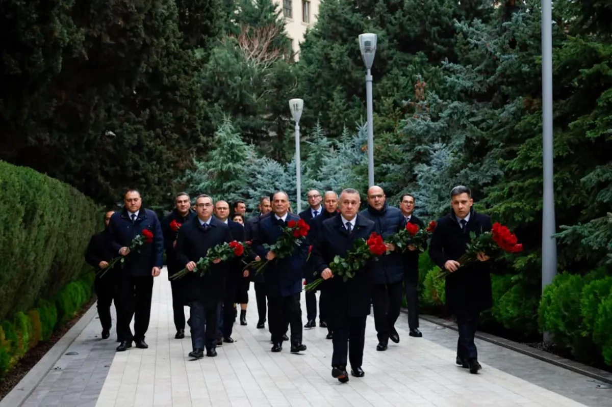 Azerbaijani top officials honour memory of National Leader Heydar Aliyev PHOTO/VIDEO