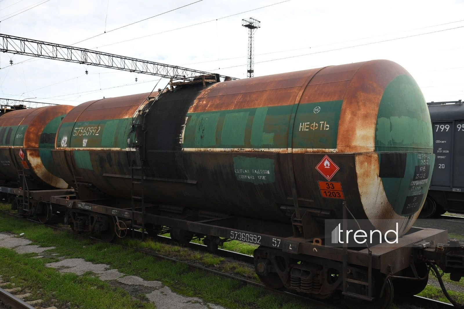 Azerbaijan dispatches multiple cistern wagons of RON95 gasoline to Armenia (PHOTO)