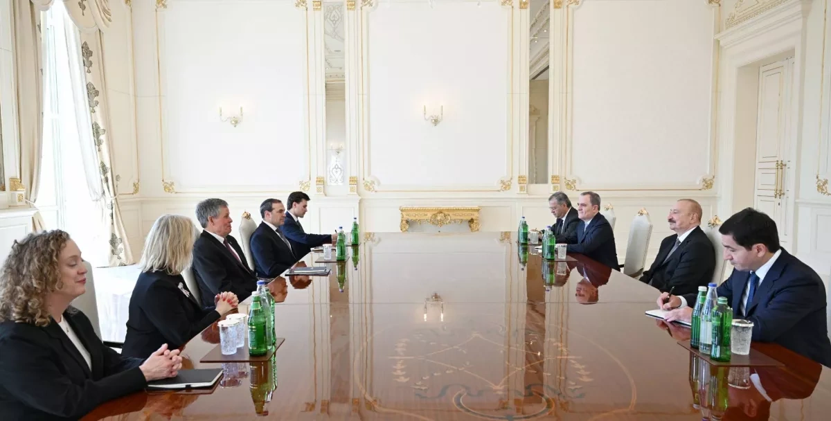 Azerbaijani president, US senator discuss Baku-Yerevan peace process PHOTO