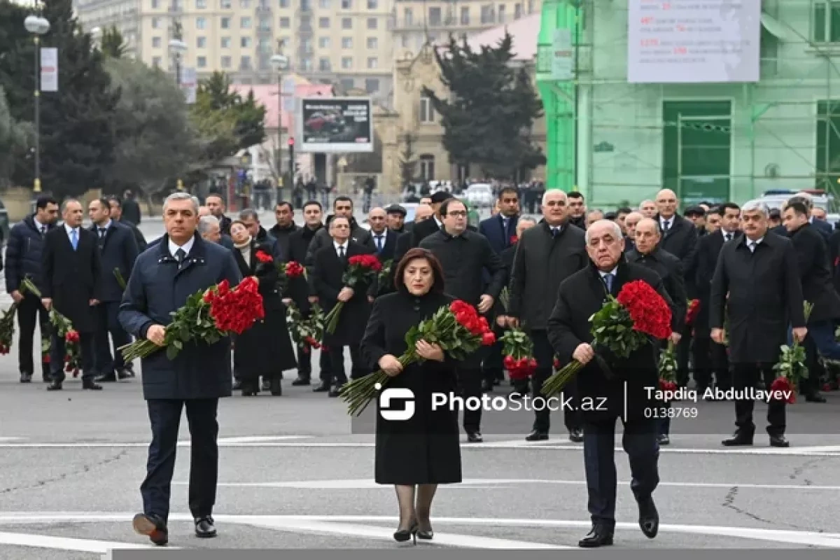 Azerbaijani officials visiting Khojaly tragedy memorial in Baku PHOTO