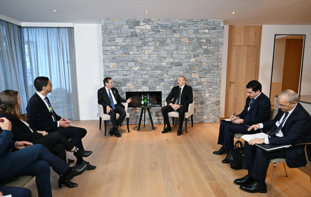 President Ilham Aliyev meets with President of Israel in Davos (PHOTO)