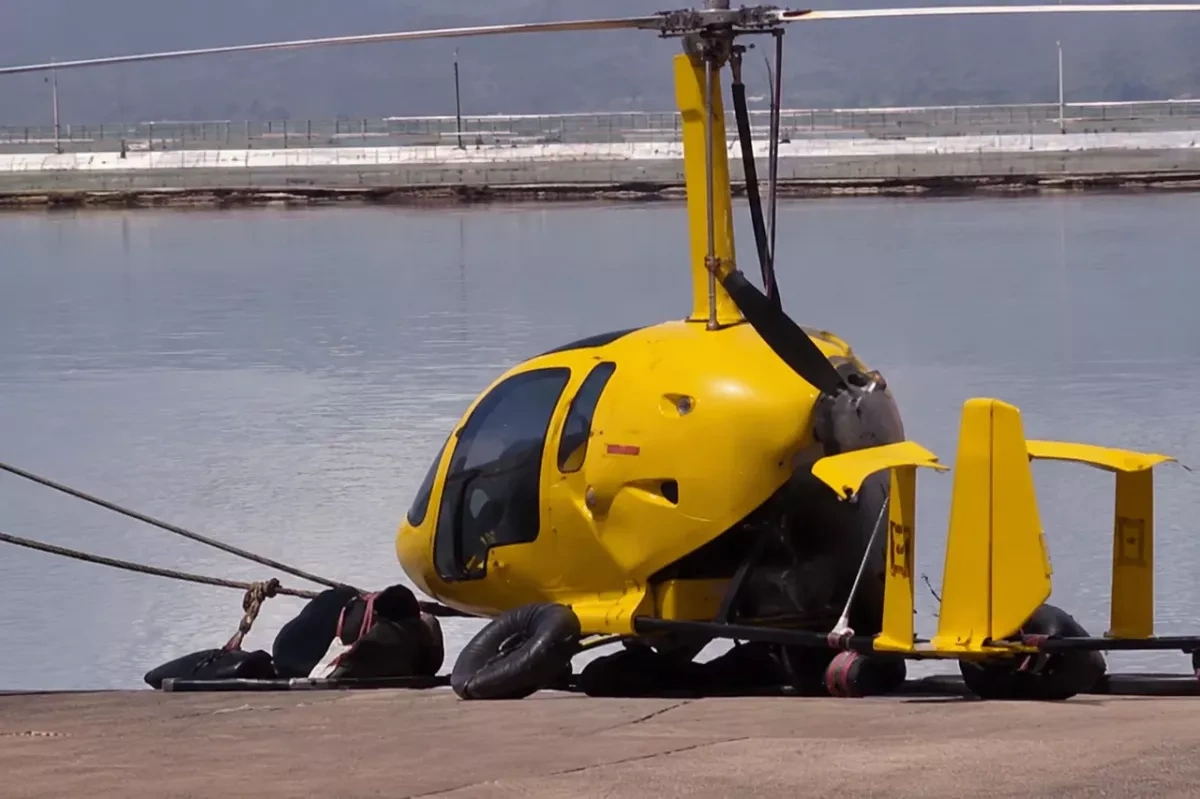 Two injured after gyroplane crashes onto tourists in China