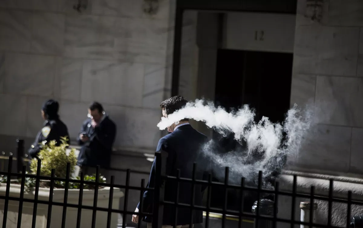 US senators flag Chinese e-cigarette influx as hidden spy threat
