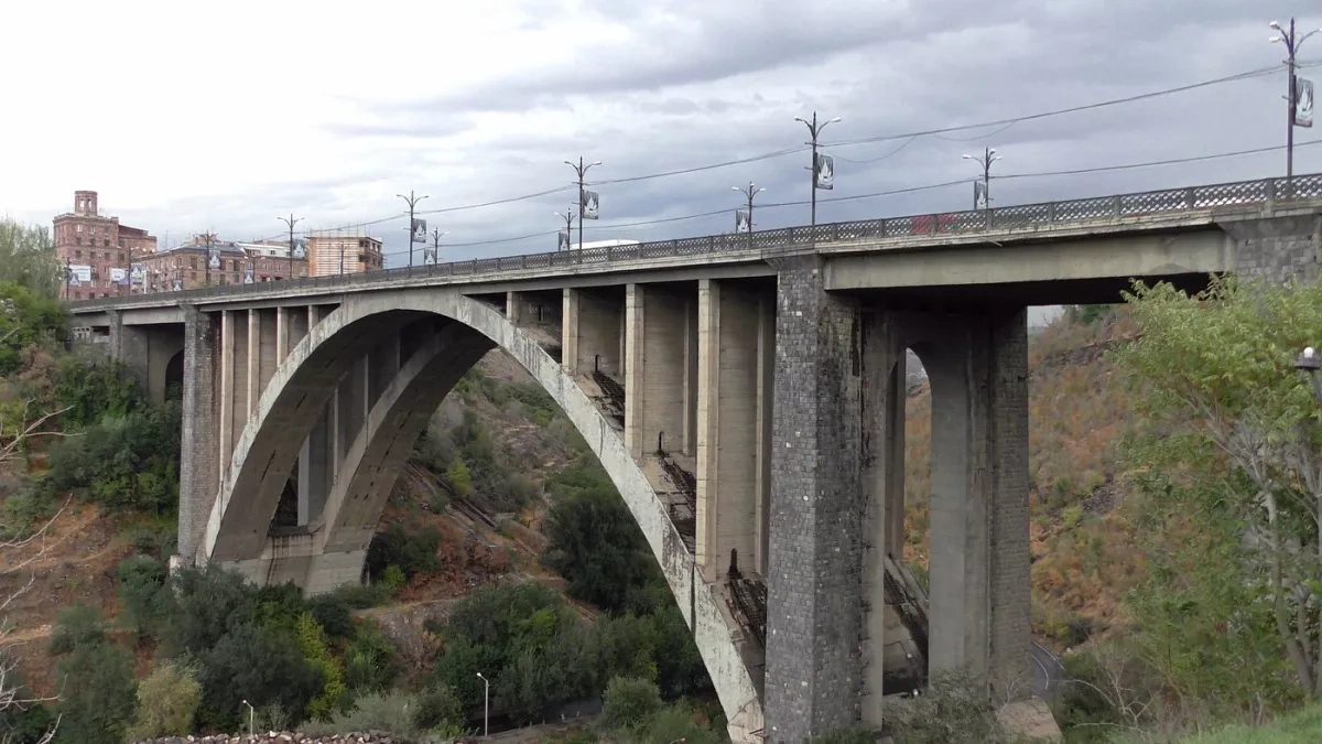 Body of Iranian national discovered under bridge in Yerevan PHOTO