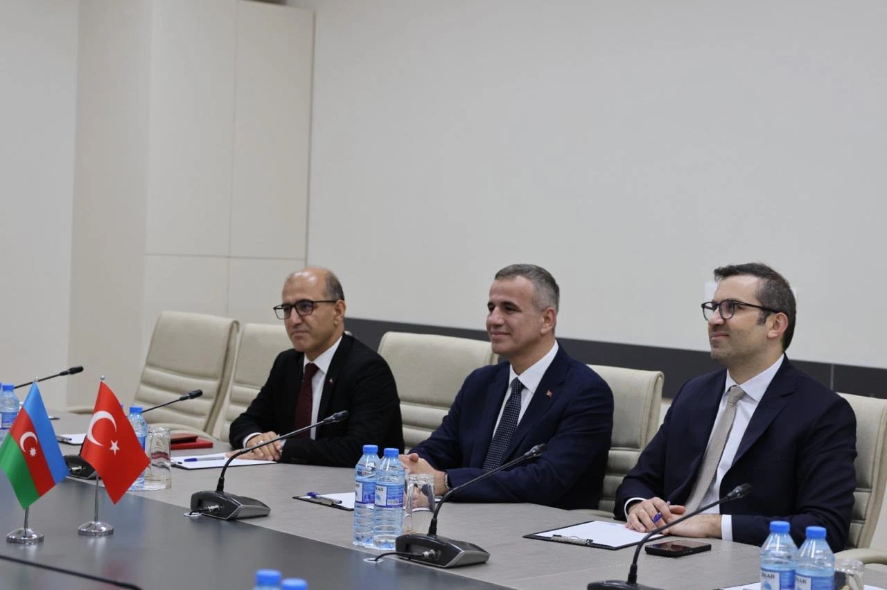 Azerbaijan, Türkiye discuss co-op in media and communications (PHOTO)