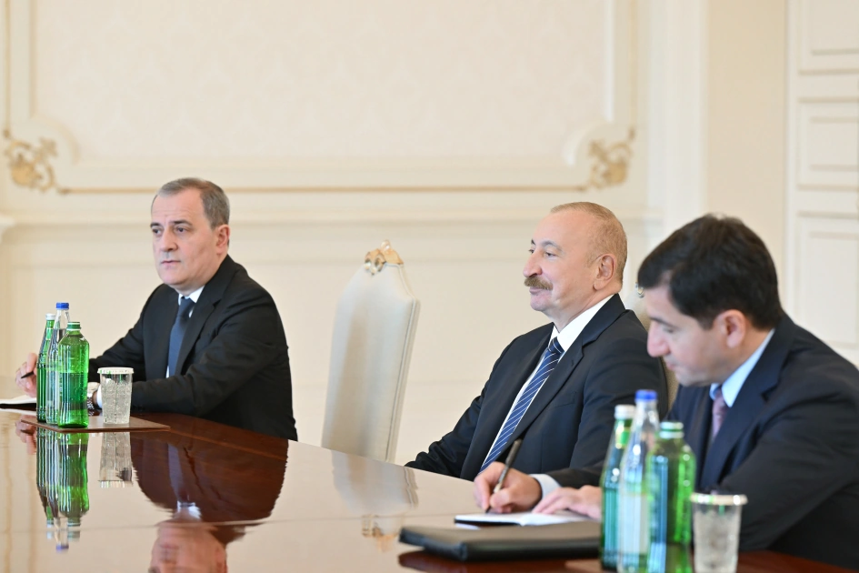 President Ilham Aliyev receives Sri Lanka's Minister of Foreign Affairs, Foreign Employment & Tourism (PHOTO)