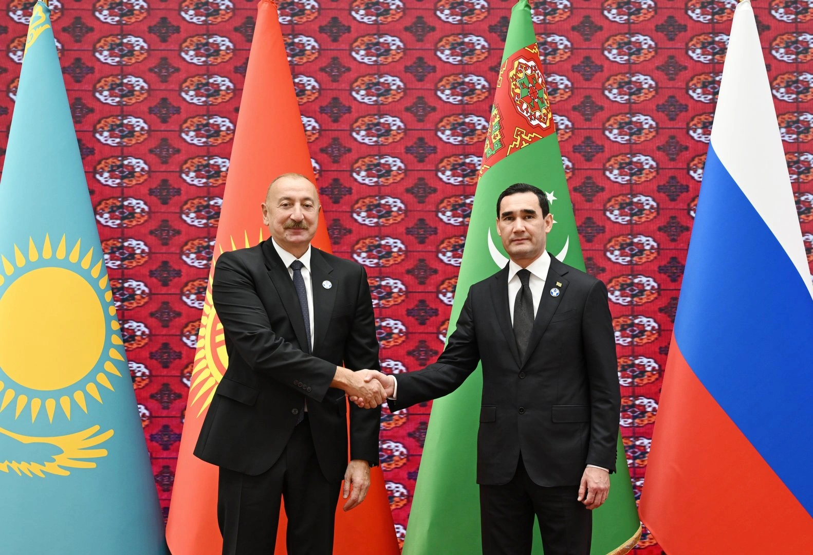 President Ilham Aliyev arrives at Awaza Complex to participate in meeting of Council of Heads of State of CIS (PHOTO)