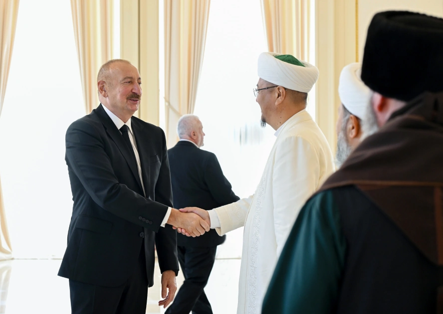 President Ilham Aliyev receives participants of international conferences held in Baku (PHOTO)