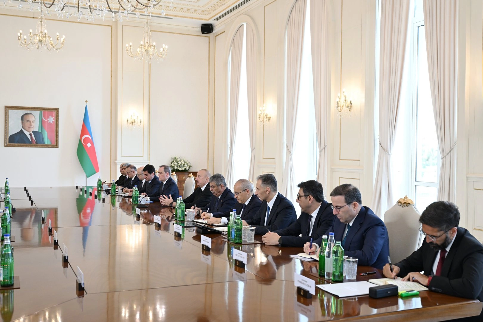President Ilham Aliyev holds expanded meeting with President of Turkmenistan (PHOTO)