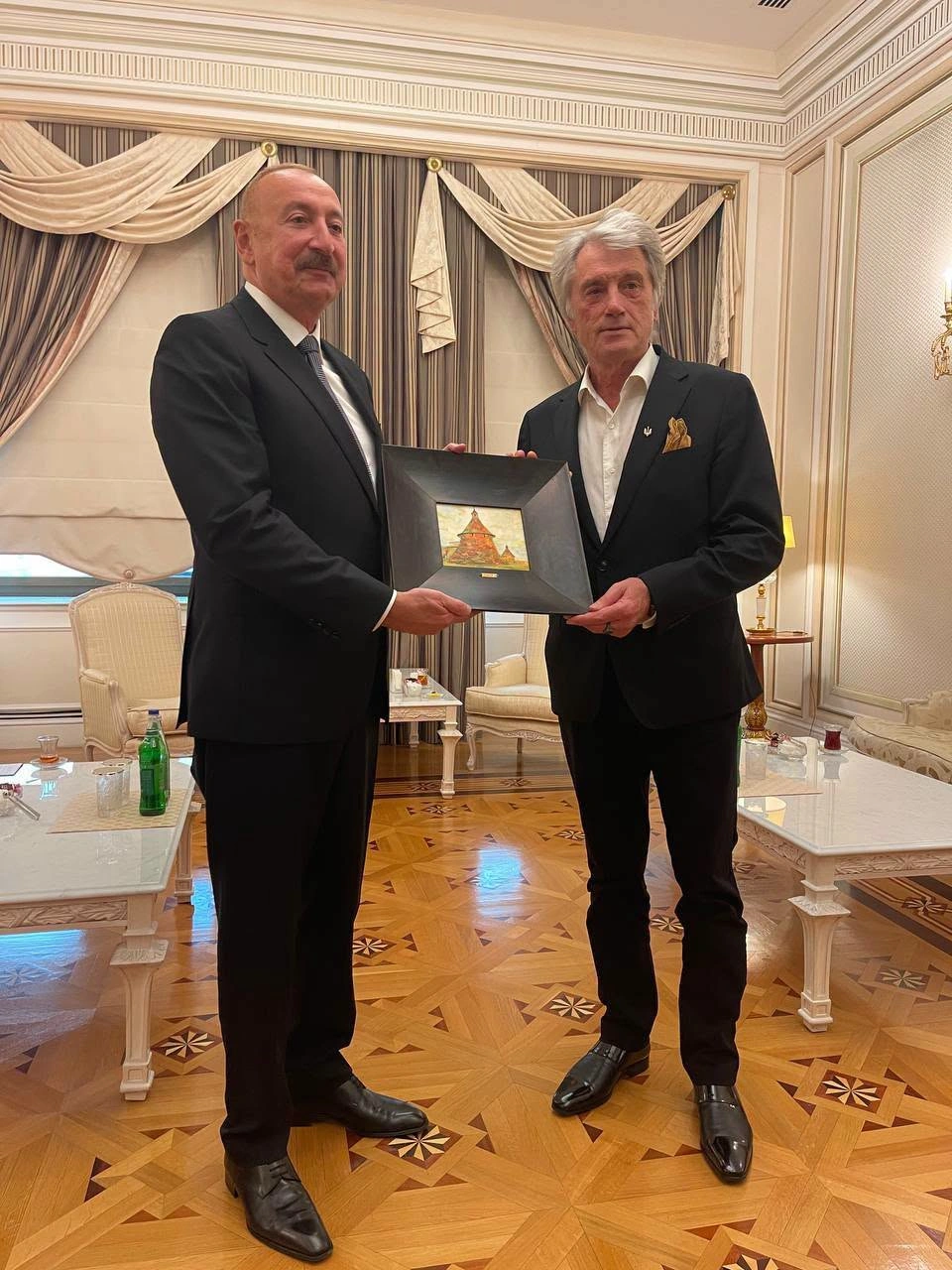 Viktor Yushchenko thanks President Ilham Aliyev for his support of Ukraine (PHOTO)