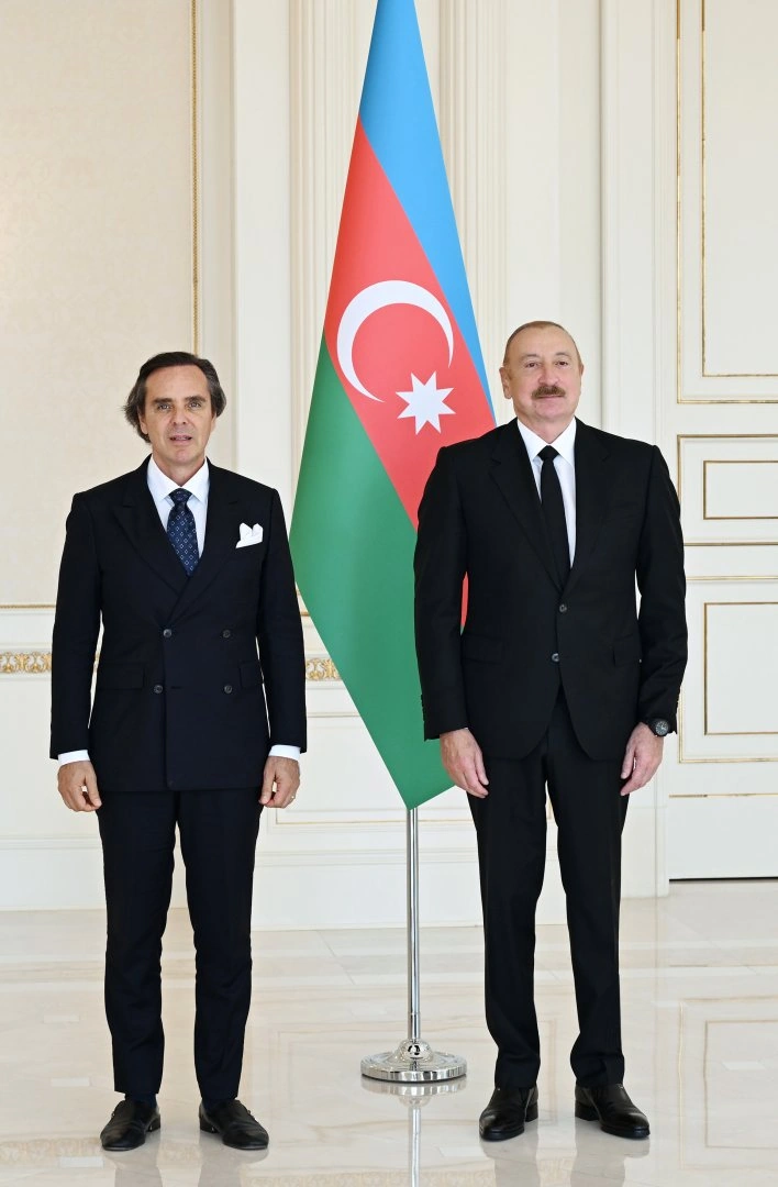 President Ilham Aliyev accepts credentials of Brazil's newly appointed ambassador (PHOTO)