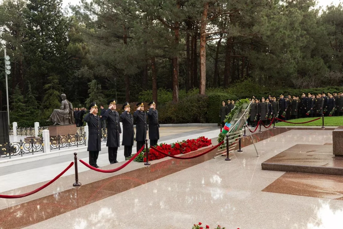 Azerbaijani defence, internal officials pay tribute to National Leader Heydar Aliyev PHOTO/VIDEO