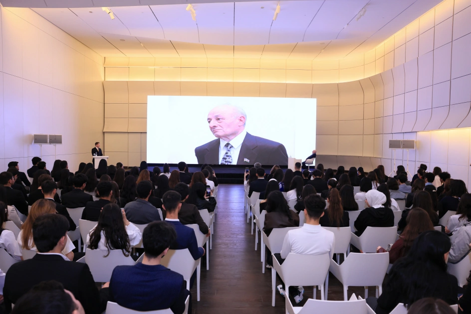 Heydar Aliyev Center hosts youth meeting on “Heydar Aliyev and the Creativity of Omar Eldarov” (PHOTO)