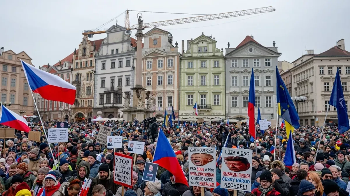 Political crisis hits Czech Republic as no-confidence vote looms