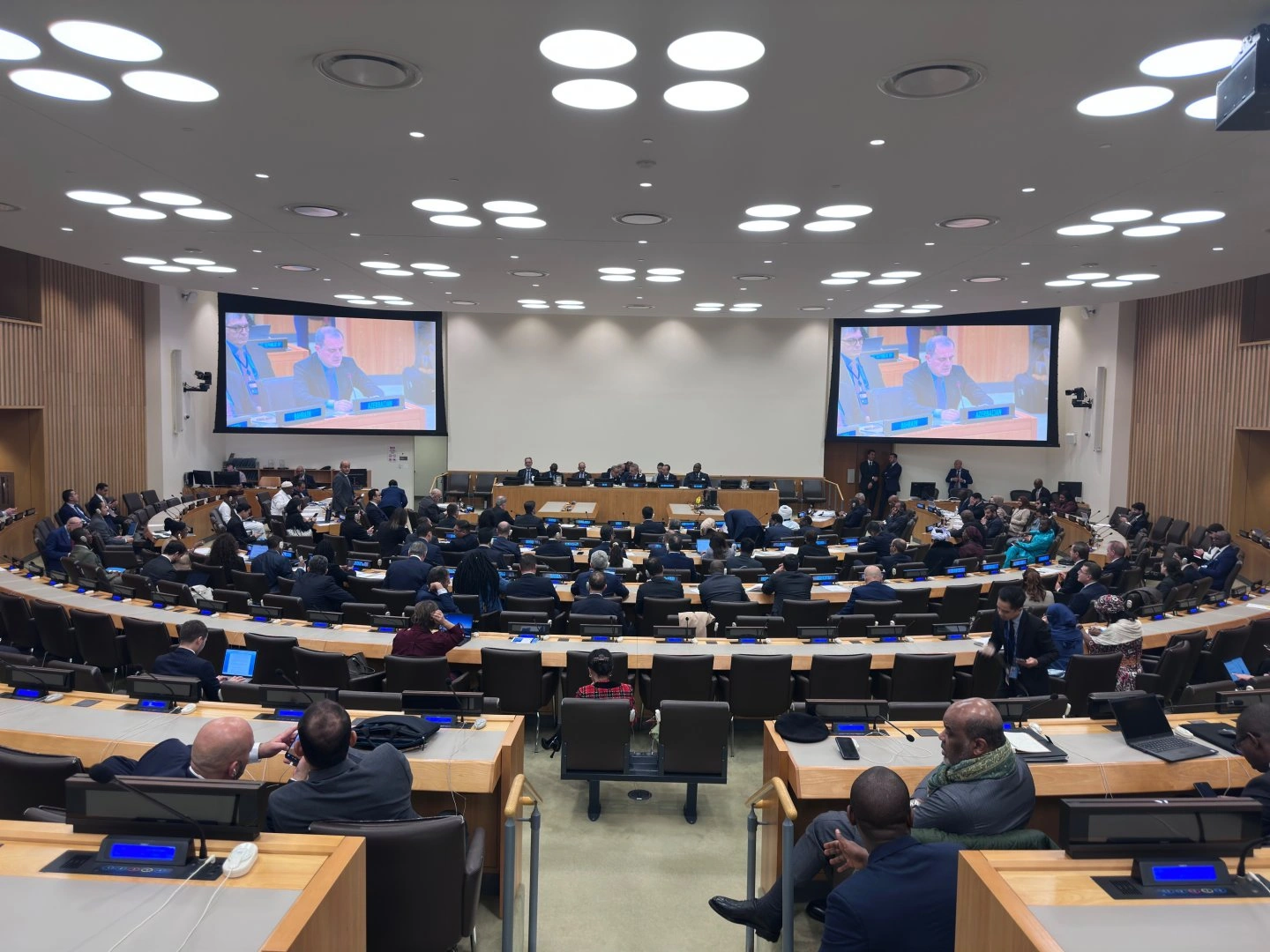 Azerbaijan calls for boosting diplomatic efforts and joint OIC action (PHOTO)