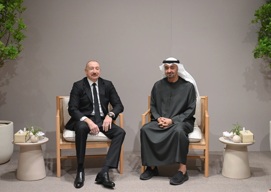 President Ilham Aliyev meets with President of United Arab Emirates in Abu Dhabi (PHOTO)