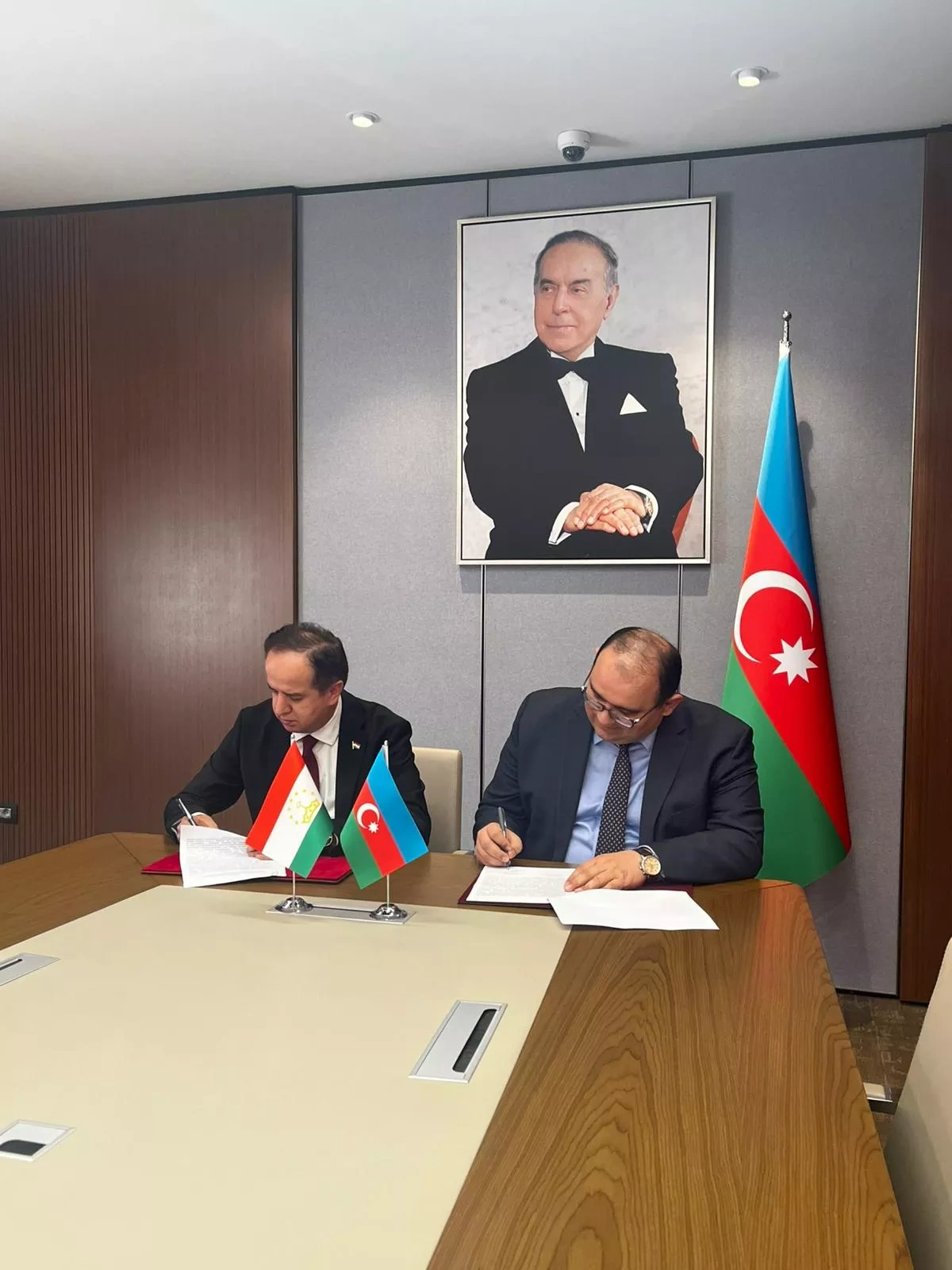 Azerbaijan, Tajikistan hold consular consultations in Baku Photo