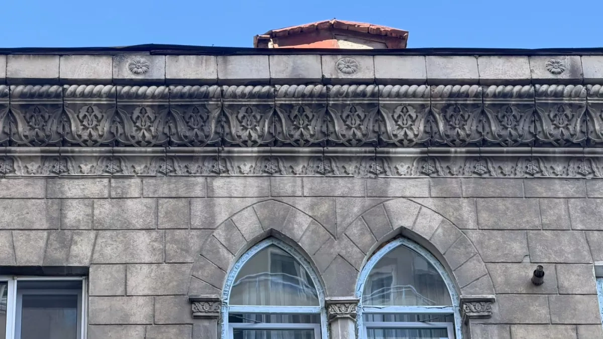 Monumental architecture of postwar Baku: tradition and modernity A historical insight on Caliber.Az
