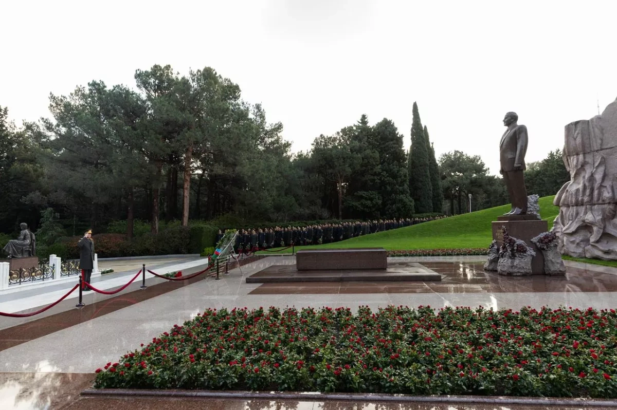 Azerbaijani defence, internal officials pay tribute to National Leader Heydar Aliyev PHOTO/VIDEO