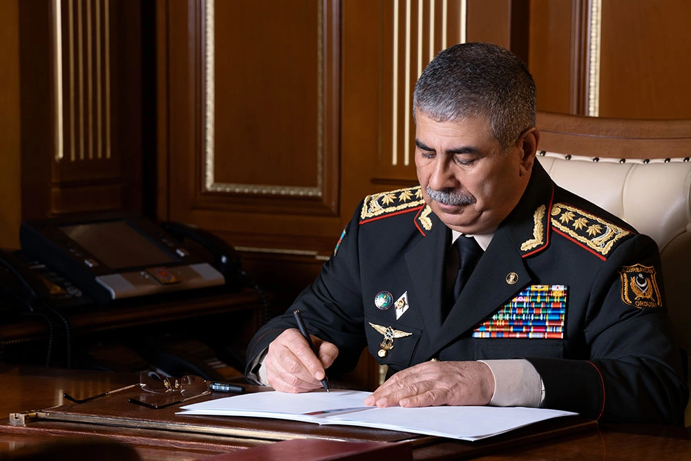 Azerbaijan Minister of Defense extends condolences to Pakistani side