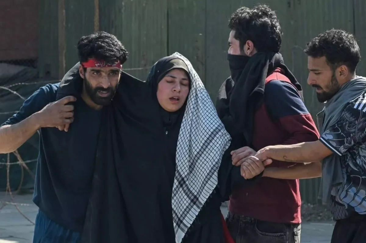 Police disperse hundreds protesting Khamenei's killing in Kashmir Photo