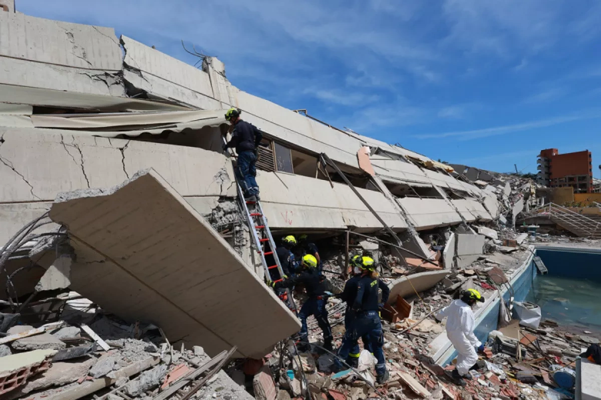 Three rescued from rubble nearly month after Venezuela earthquake