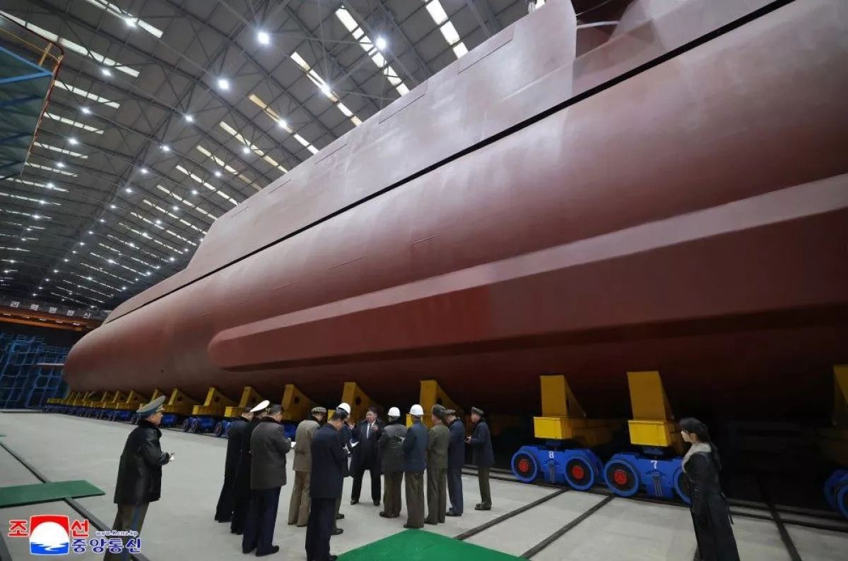North Korean leader inspects facility developing "secret" submarine weapons PHOTO