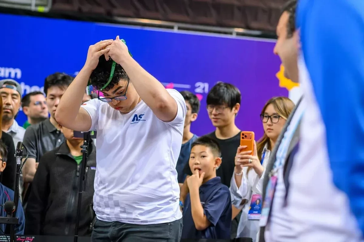 Azerbaijani player defeats chess legend Carlsen in major shock victory PHOTO