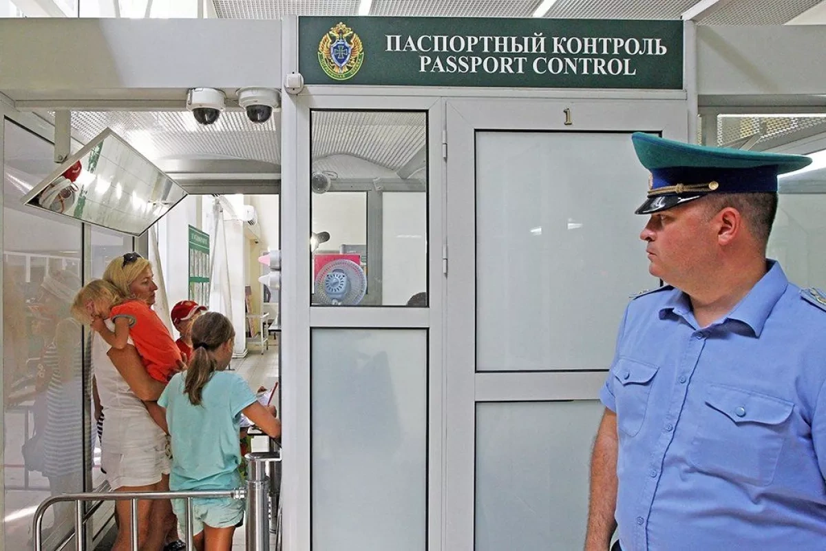 Russia tightens border health controls over Ebola risk