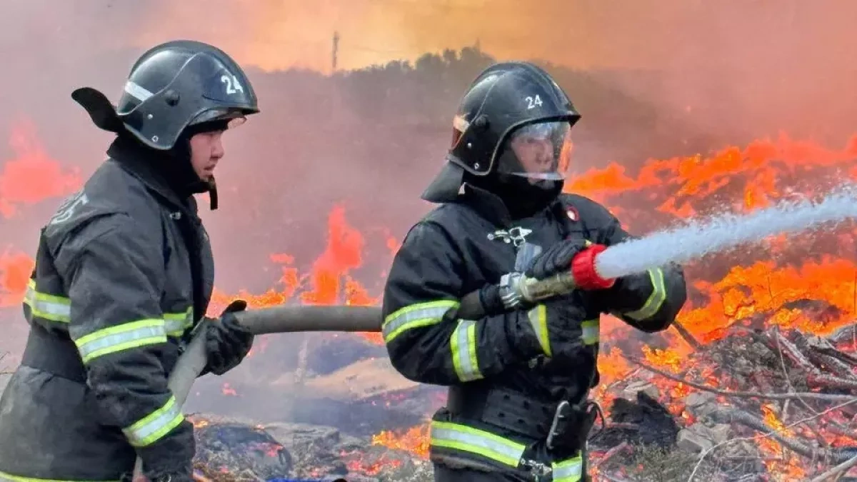 Firefighters evacuate 100 during New Year’s Eve fire in Taraz, Kazakhstan