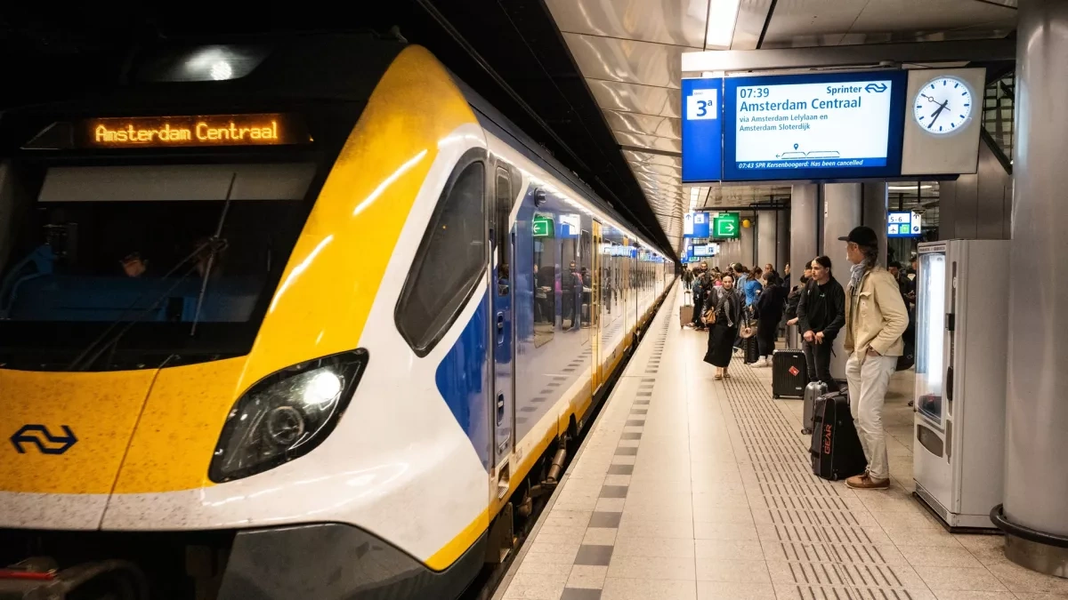 Media: Netherlands considers cheaper public transport to ease fuel crisis