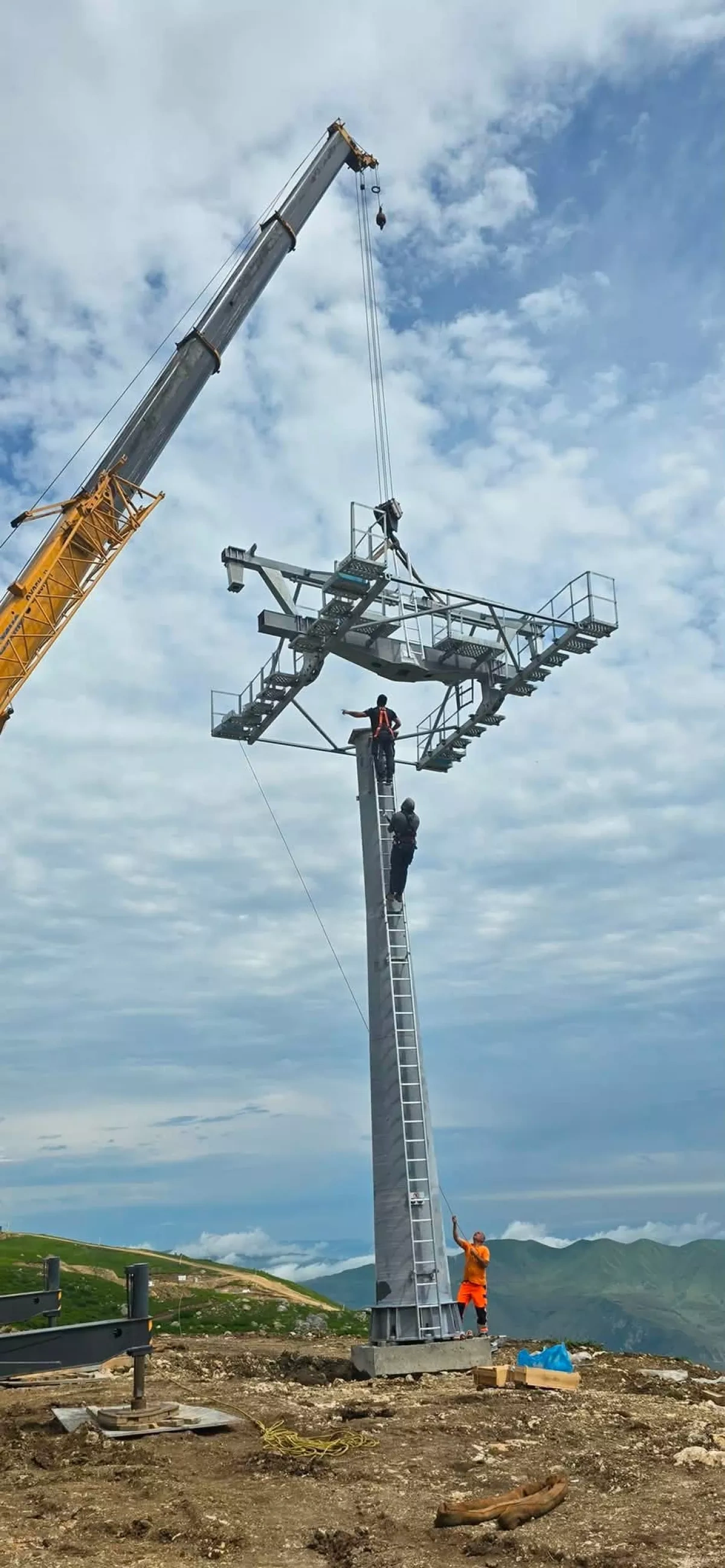 Azerbaijan builds next-generation cable car at Shahdag PHOTO
