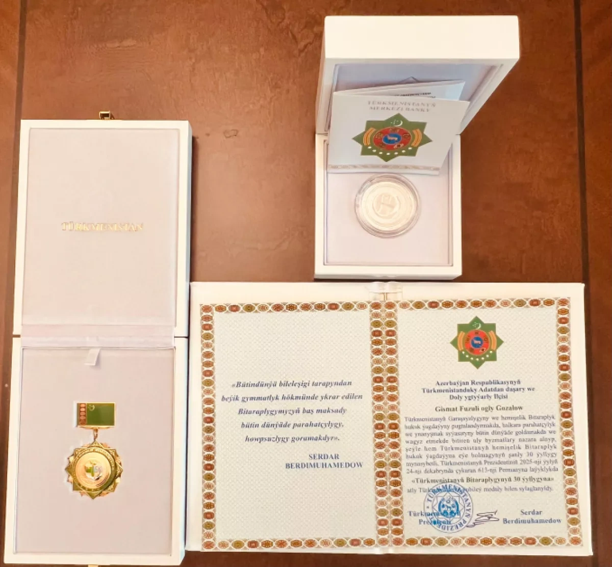 Turkmenistan’s president awards Azerbaijani ambassador Photo