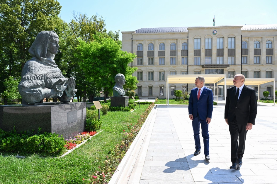 President Ilham Aliyev and President of Slovakia view bullet-riddled busts of Azerbaijan’s prominent figures in Shusha (PHOTO)