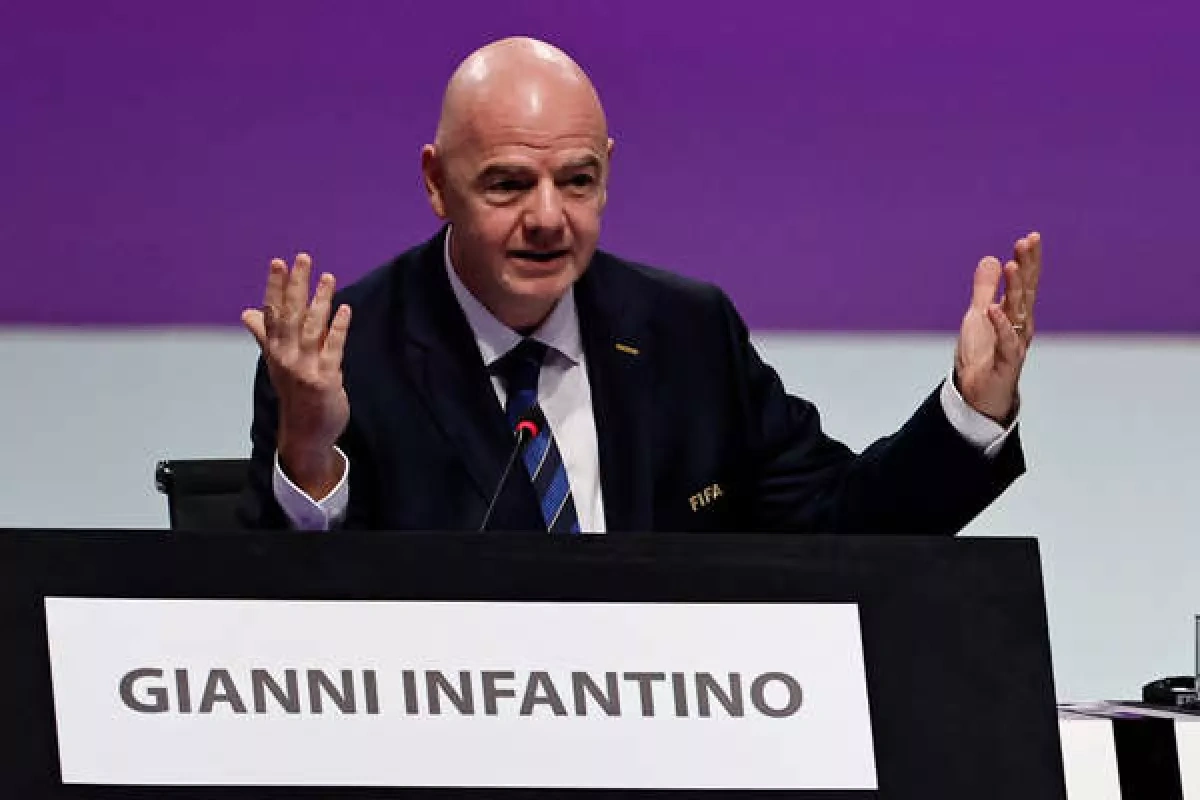 UK PM calls on FIFA president Infantino to resign