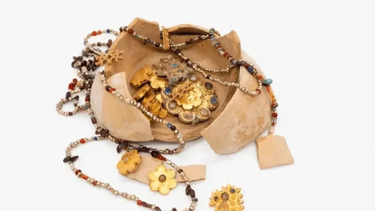 Archaeologists uncover 1,200-year-old treasure along medieval Hajj route