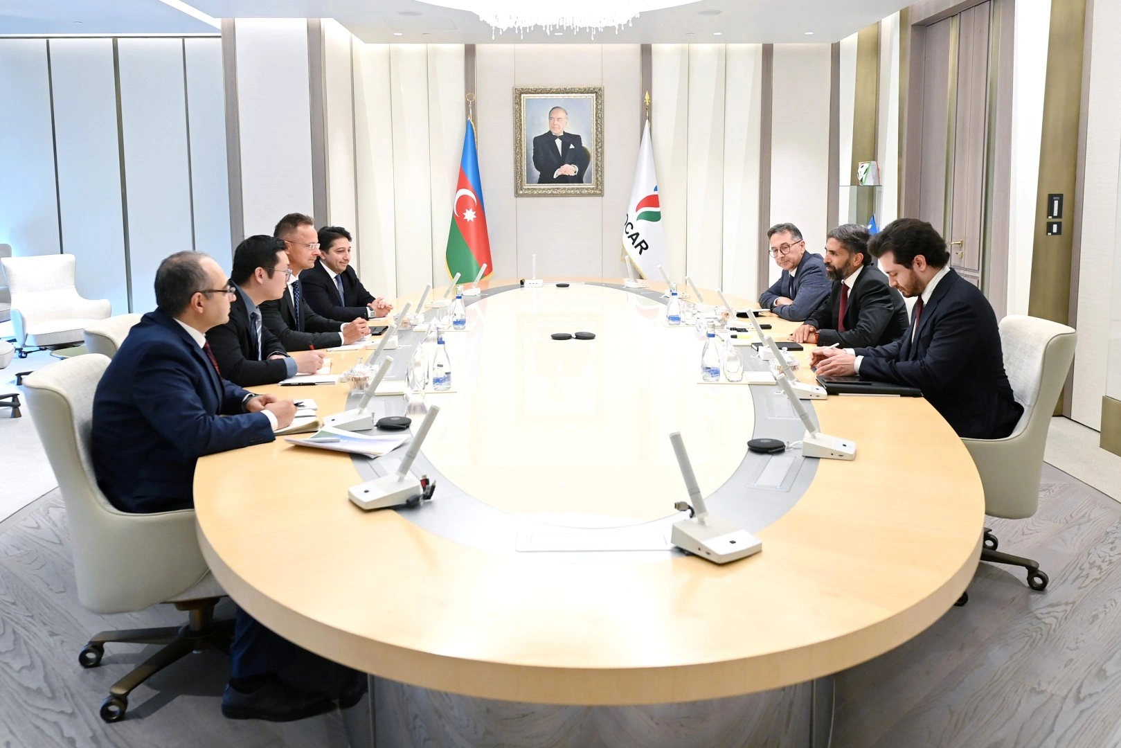 SOCAR President meets with Head of External Relations and New Business Development at BYD (PHOTO)