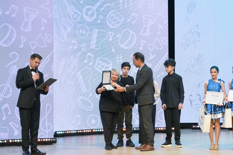 Heydar Aliyev Foundation VP Leyla Aliyeva and Alena Aliyeva attend awarding ceremony of Children’s Art Contest (PHOTO)
