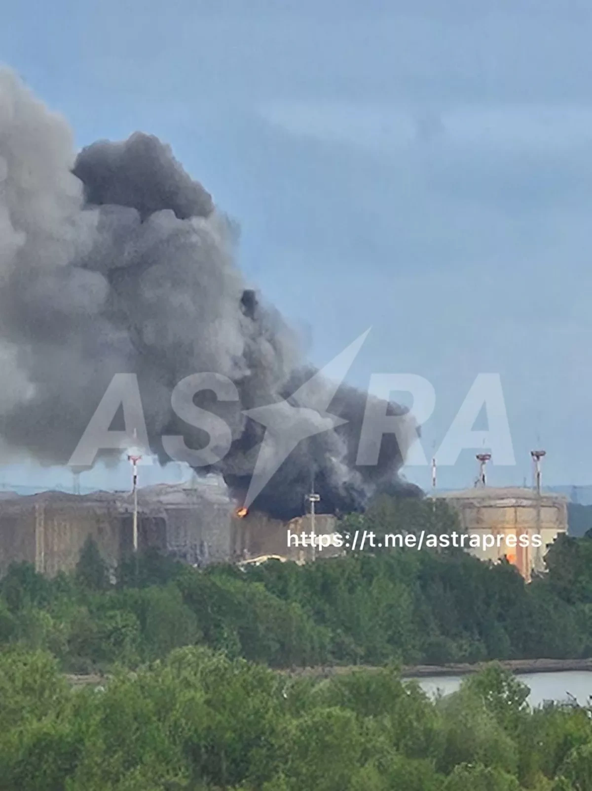 ASTRA: Drone strike triggers fire at oil terminal in Russia's St. Petersburg PHOTO / VIDEO