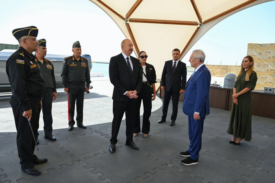 President Ilham Aliyev and First Lady Mehriban Aliyeva visit Azerbaijani Navy (PHOTO)