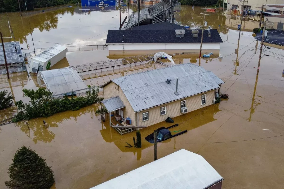Flash flooding in Kentucky leaves at least four dead