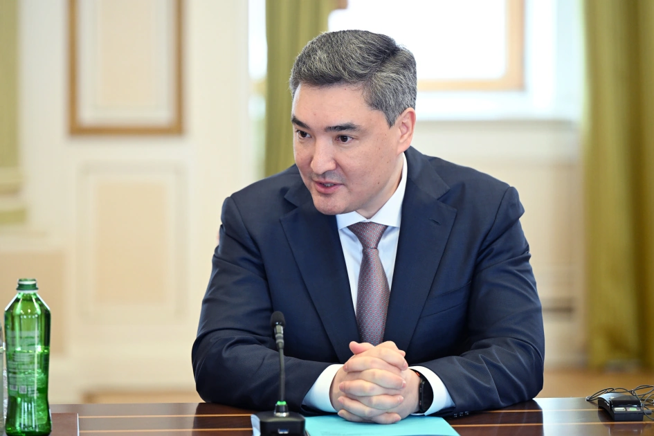 President Ilham Aliyev receives participants of meeting of heads of government of member states of Organization of Turkic States (PHOTO)