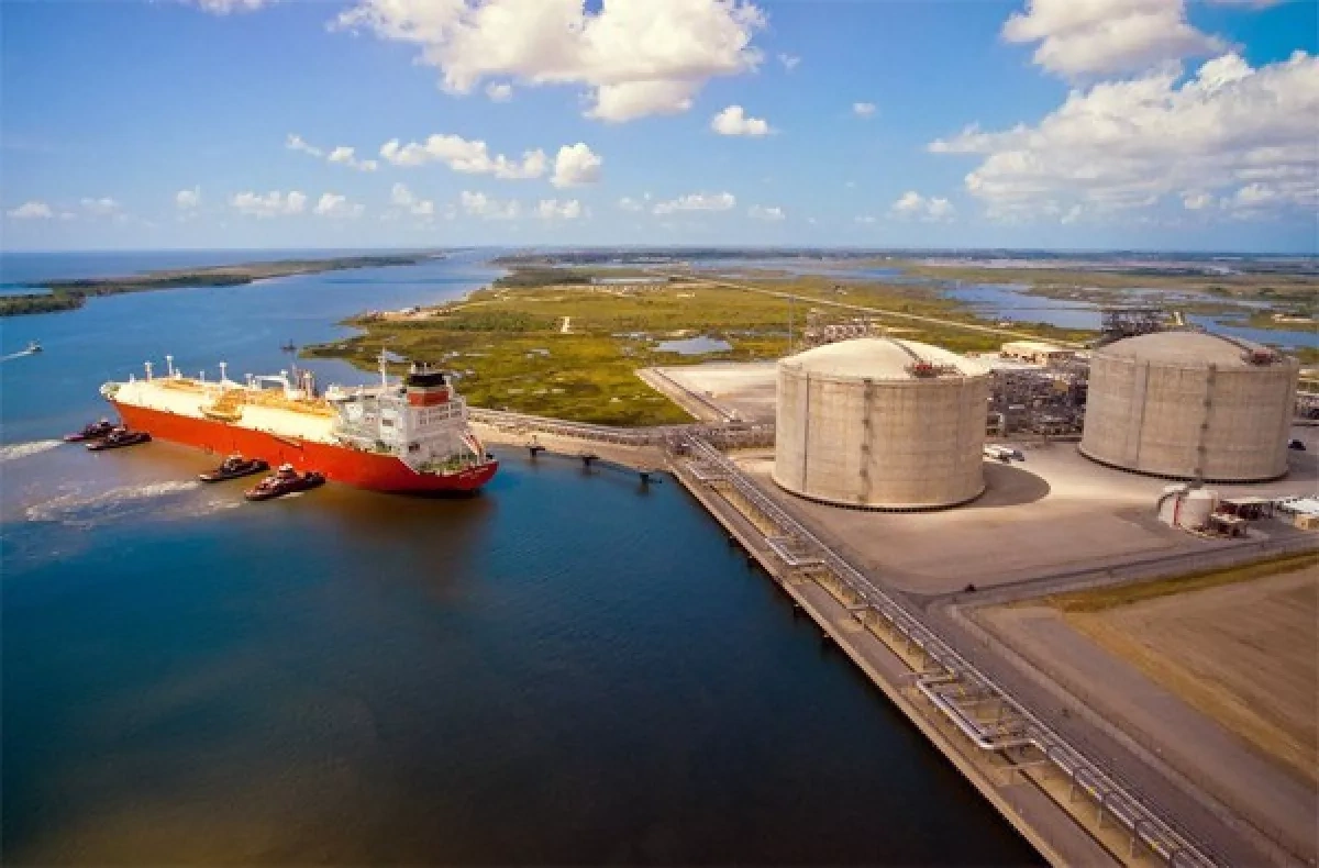 Poland positions itself as central LNG gateway for Eastern, Central Europe