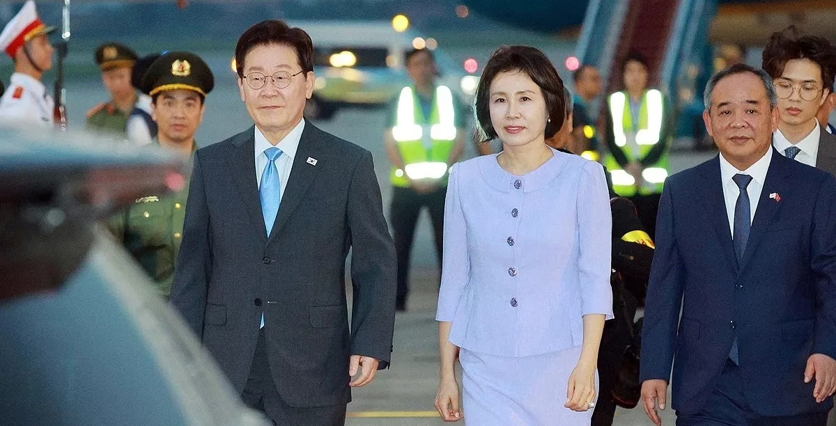 South Korea’s leader begins Vietnam visit, targets nuclear, supply chain ties