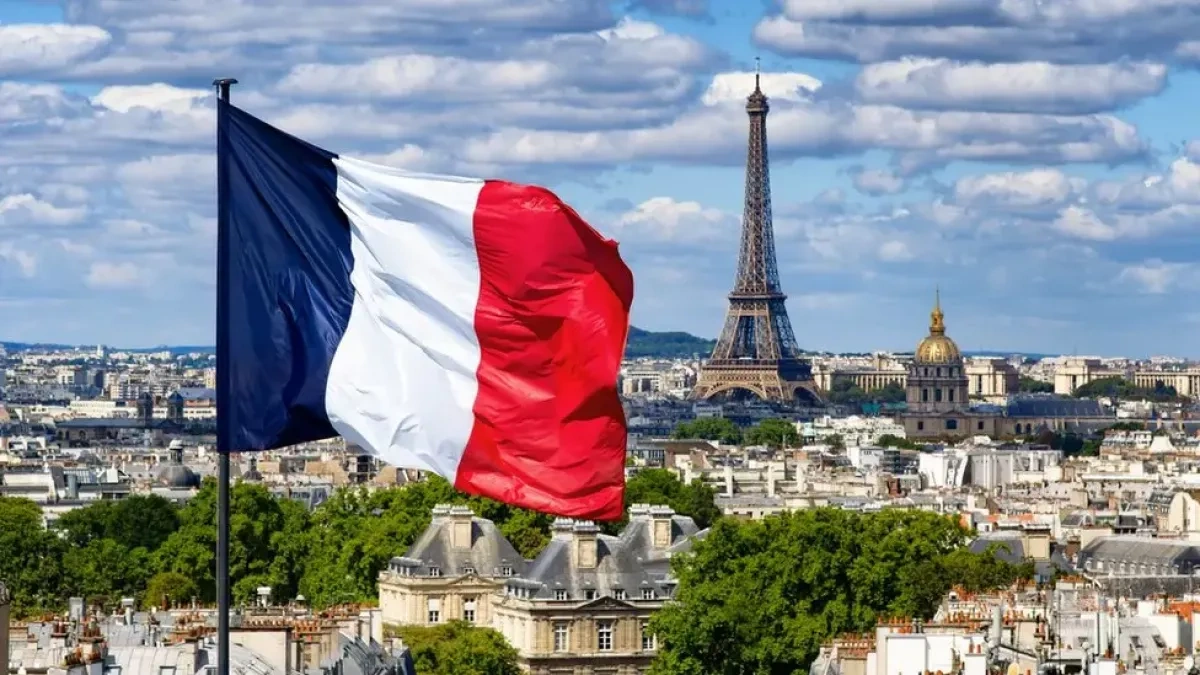 Macron’s social scorecard: poverty in France hits record highs Analysis by Artem Kirpichenok