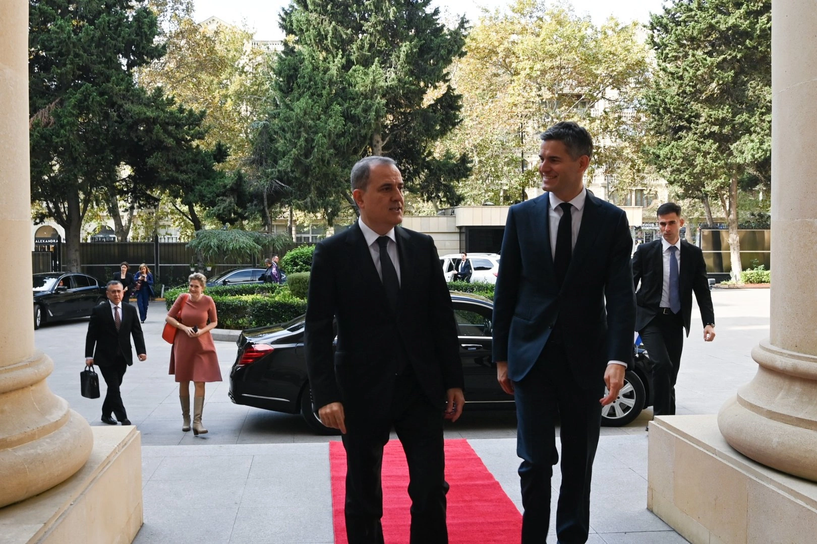 Azerbaijan, Netherlands discuss expanding bilateral cooperation (PHOTO)