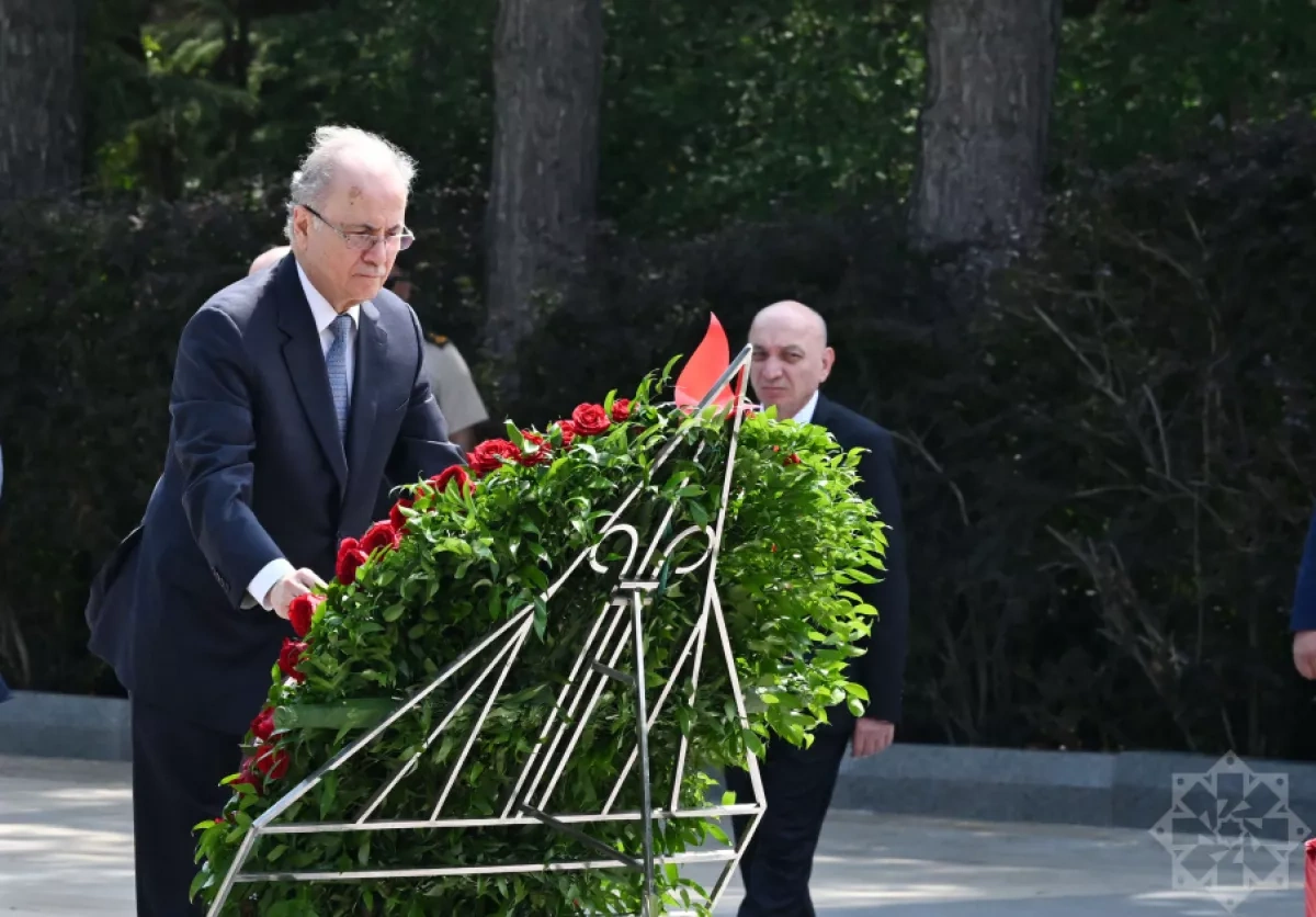 Palestinian PM pays tribute to Azerbaijan’s national leader, martyrs during Baku visit PHOTO