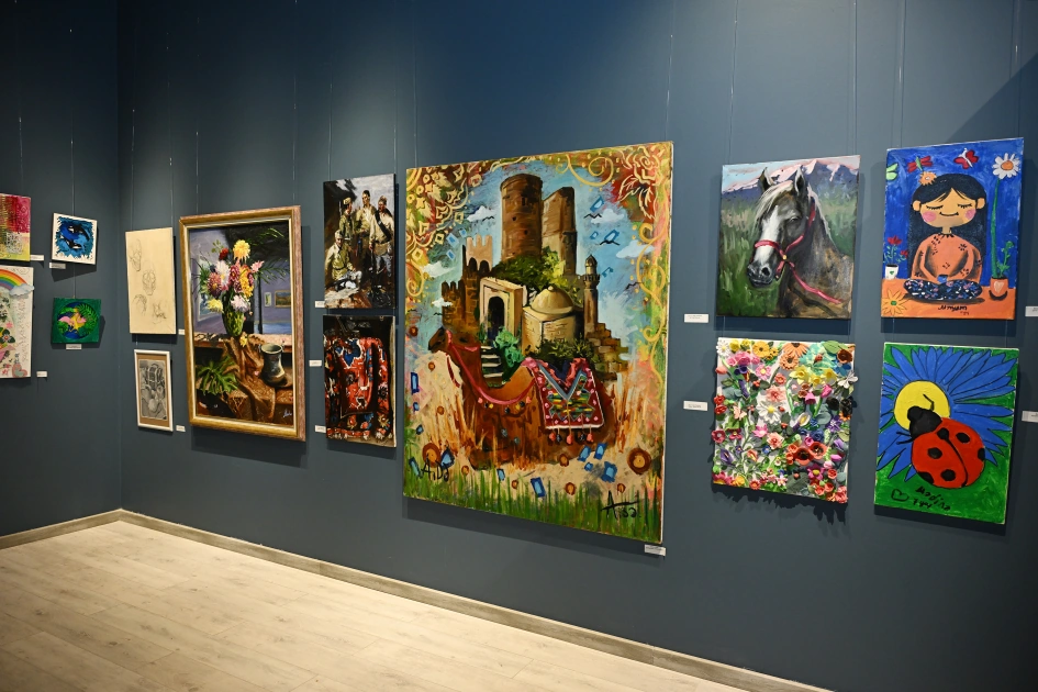 Head of Baku Media Center Arzu Aliyeva and Alena Aliyeva attend “10 Years Lived in Colors” exhibition (PHOTO)